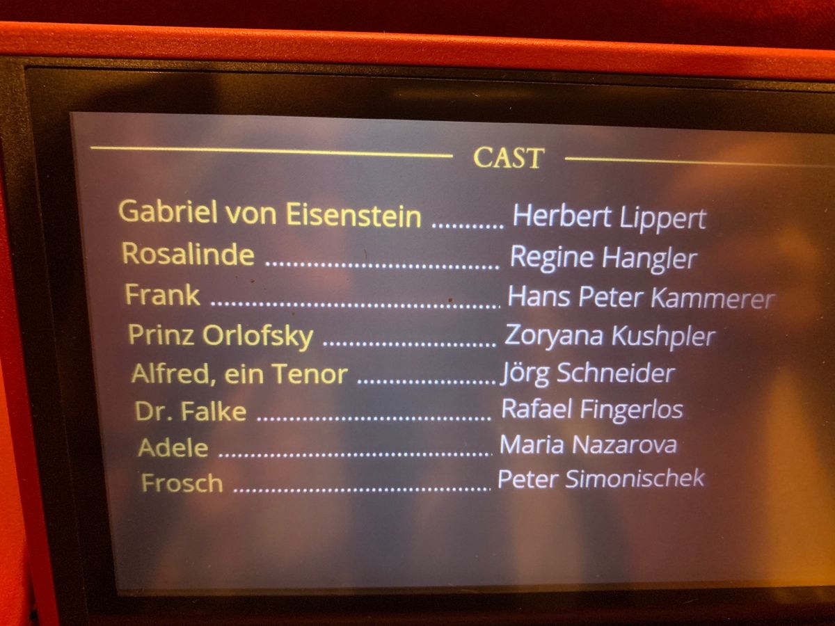 年が明けて1月1日は国立歌劇場でオペレッタ「こうもり」鑑賞。明るいシュトラ...