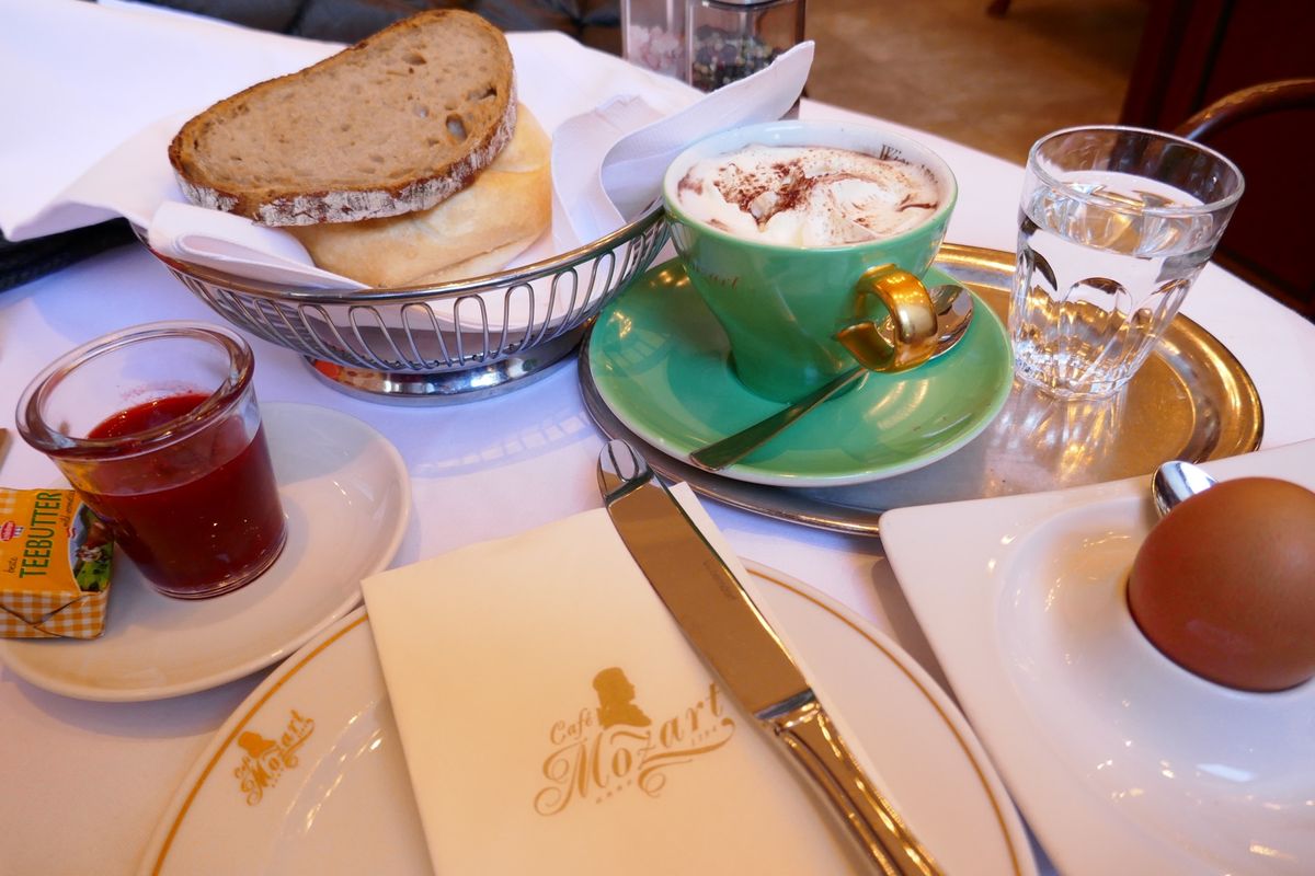 ウィーン　カフェ巡り
Cafe Mozartで朝食