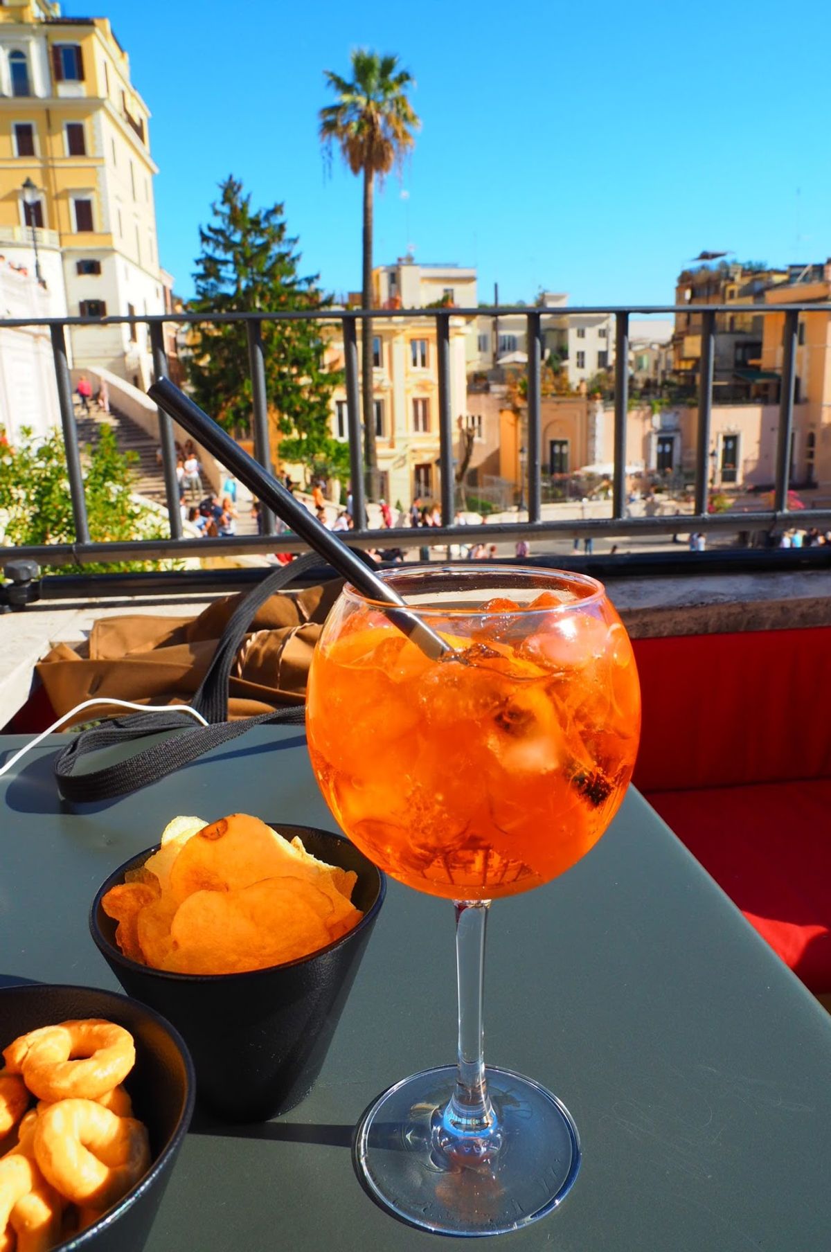 アーティチョークの素揚げ、カルボナーラ、アペロールスプリッツ