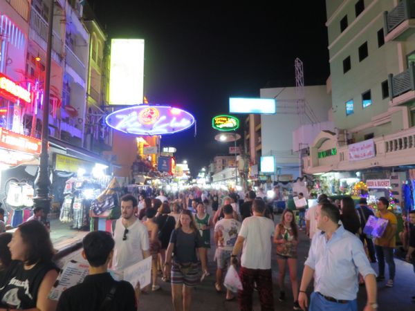タイ・バンコク「タイ」の写真：カオサン通り
水上マーケット
メークロン...