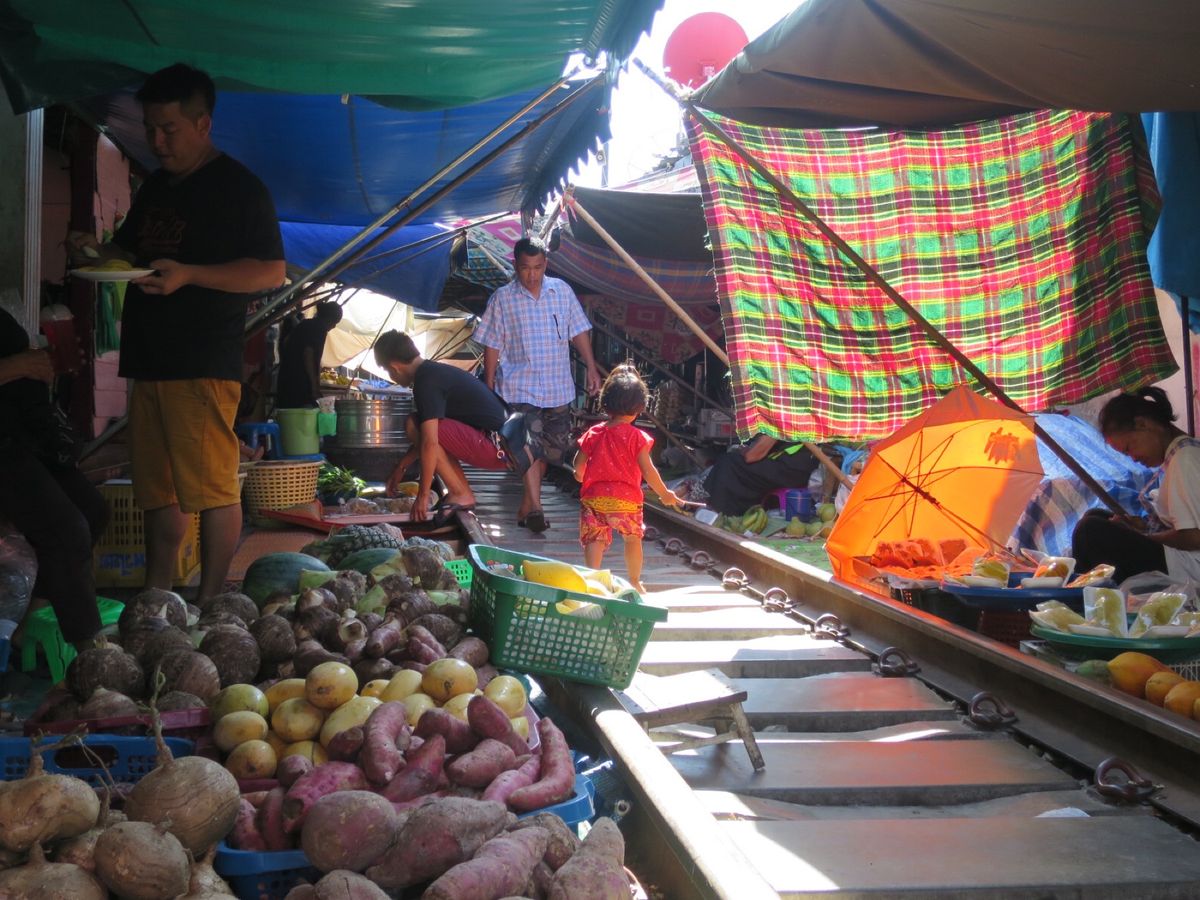 カオサン通り
水上マーケット
メークロン市場
アユタヤ