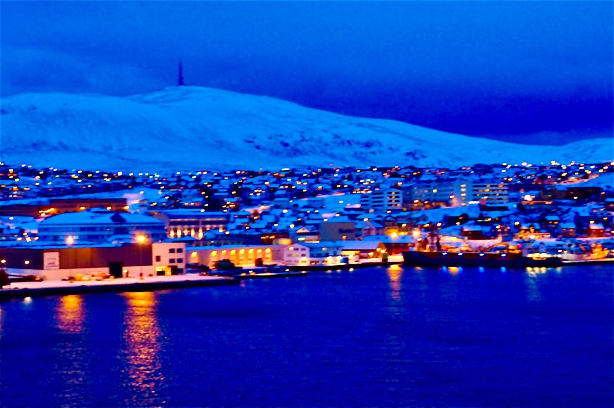 ノルウェー沿岸を南下するクルーズ船からの景色。