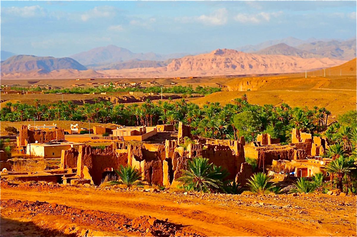 マラケシュからアトラス山脈をこえてサハラ砂漠を目指す。