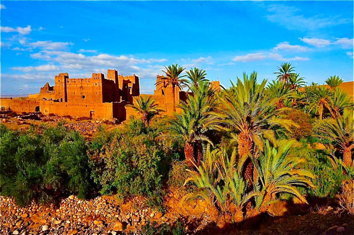 マラケシュからアトラス山脈をこえてサハラ砂漠を目指す。