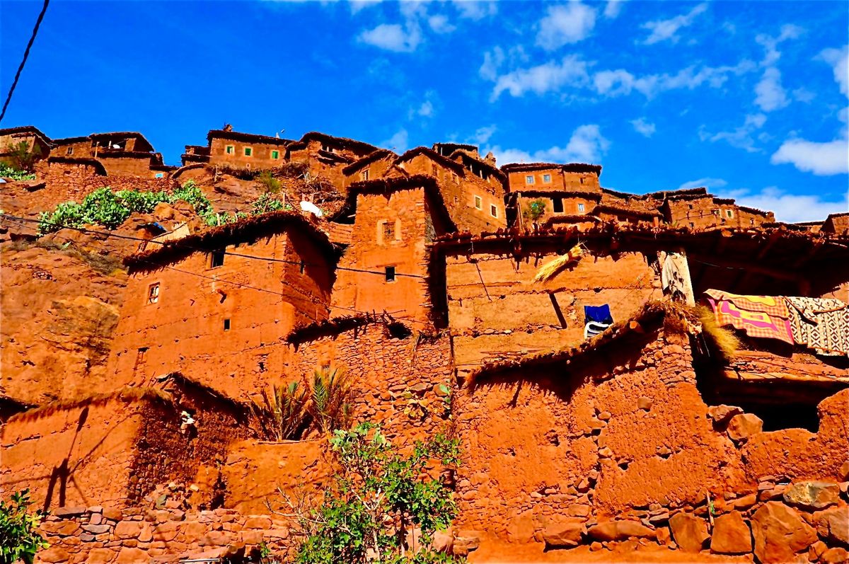 マラケシュからアトラス山脈をこえてサハラ砂漠を目指す。