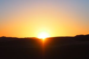 メルズーガで砂漠の夕焼けと日の出を満喫