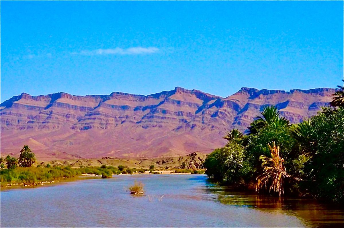 マラケシュからアトラス山脈をこえてサハラ砂漠を目指す。