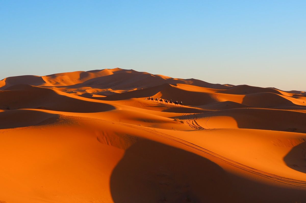 メルズーガで砂漠の夕焼けと日の出を満喫