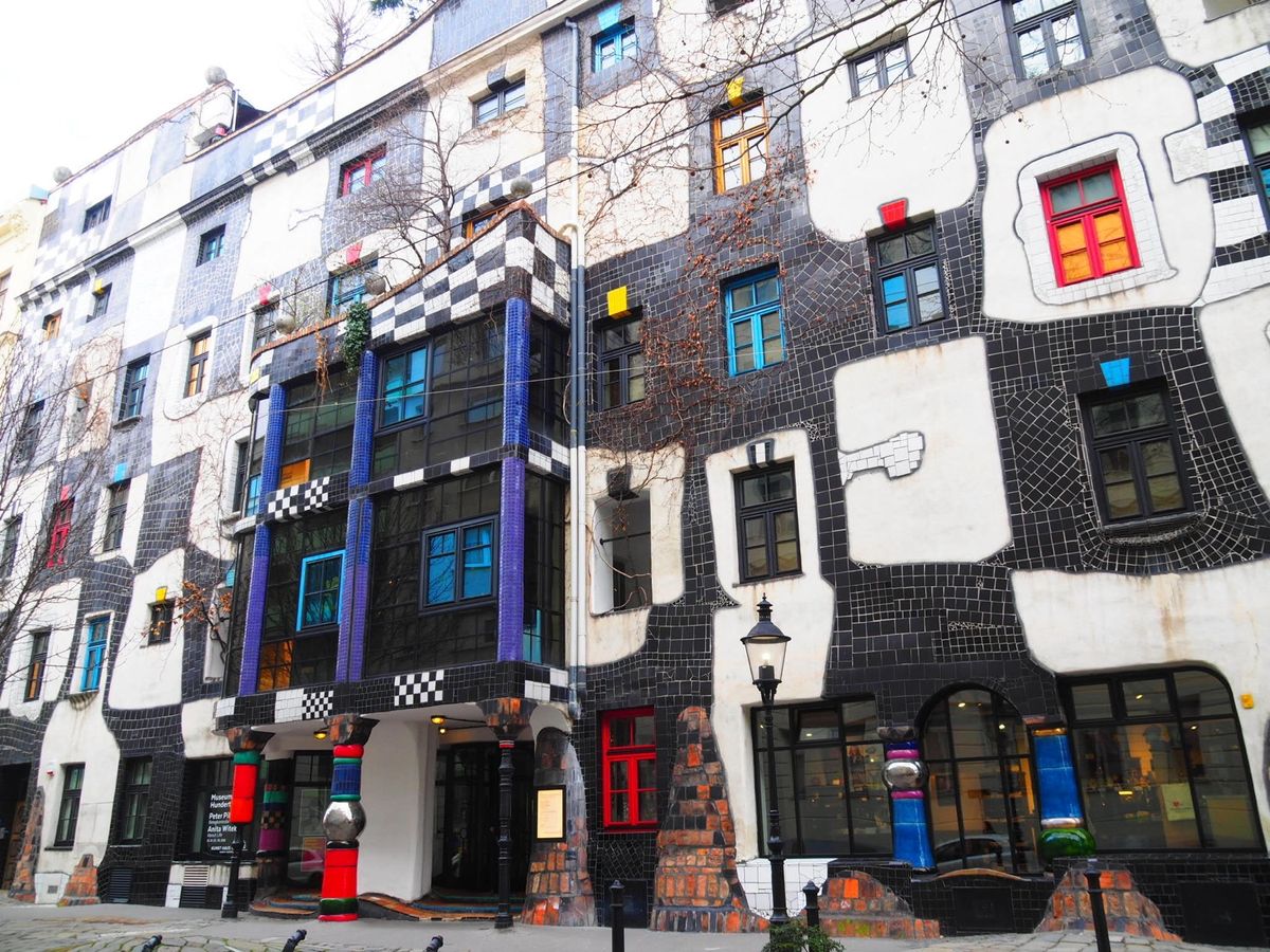 フンデルトヴァッサーハウスとクンストハウス・ウィーン