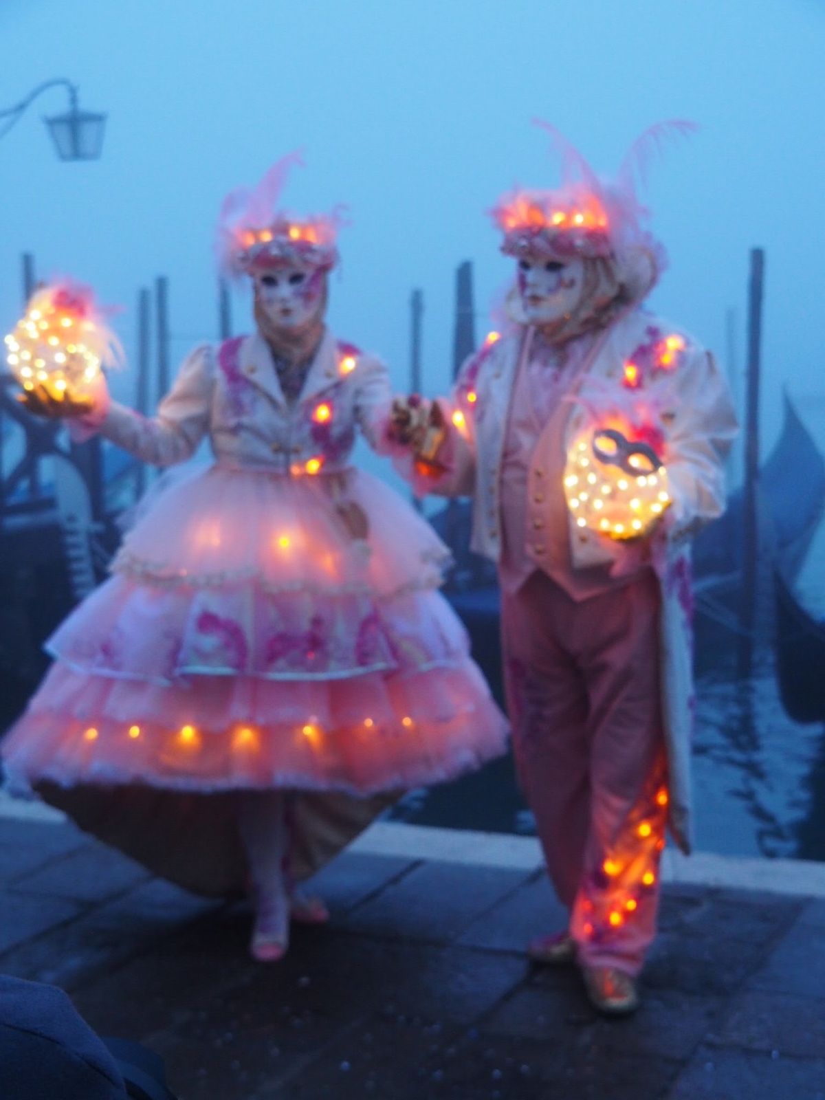 カーニバルで仮装する人々②