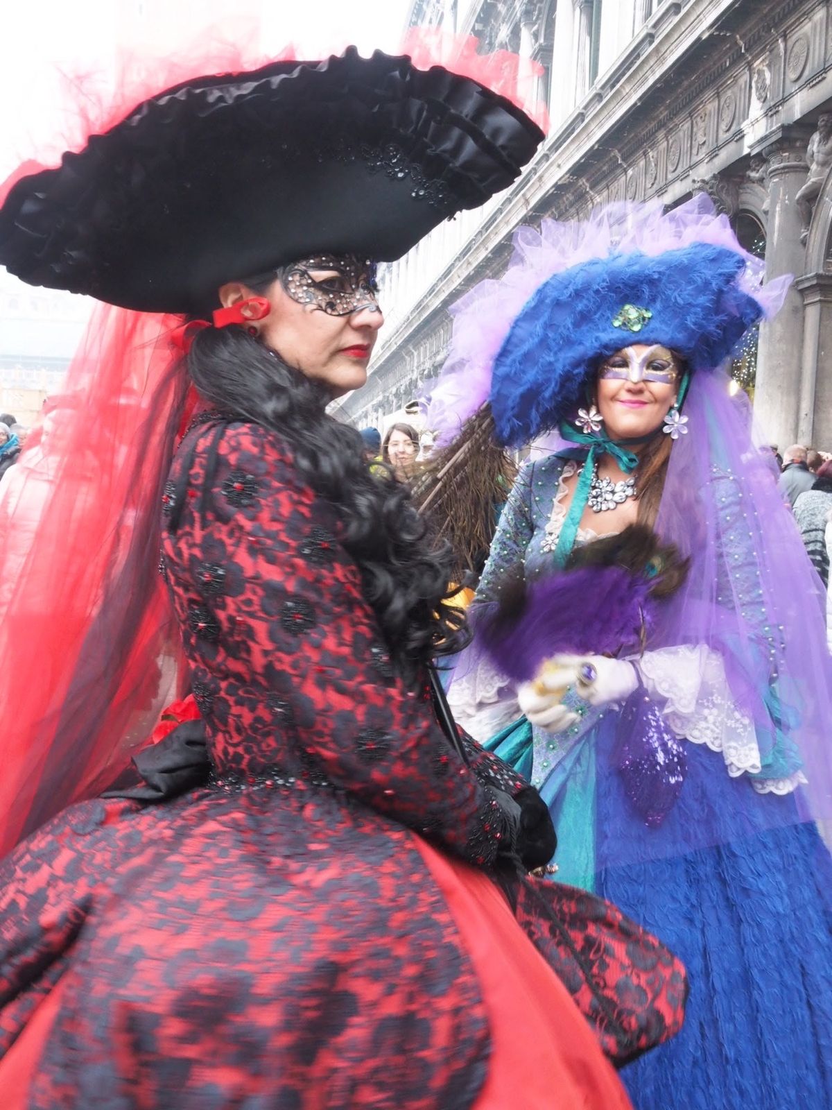 カーニバルで仮装する人々②