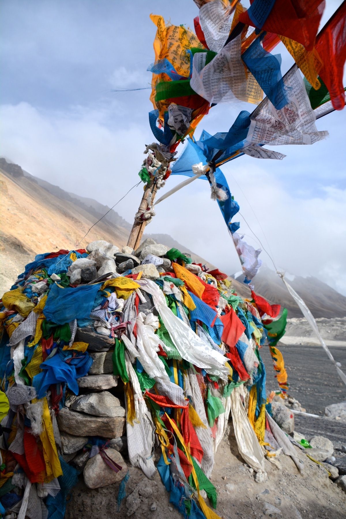 天気が良いシーズンではなかったので、ほとんど諦めていたエベレスト。
高山病...
