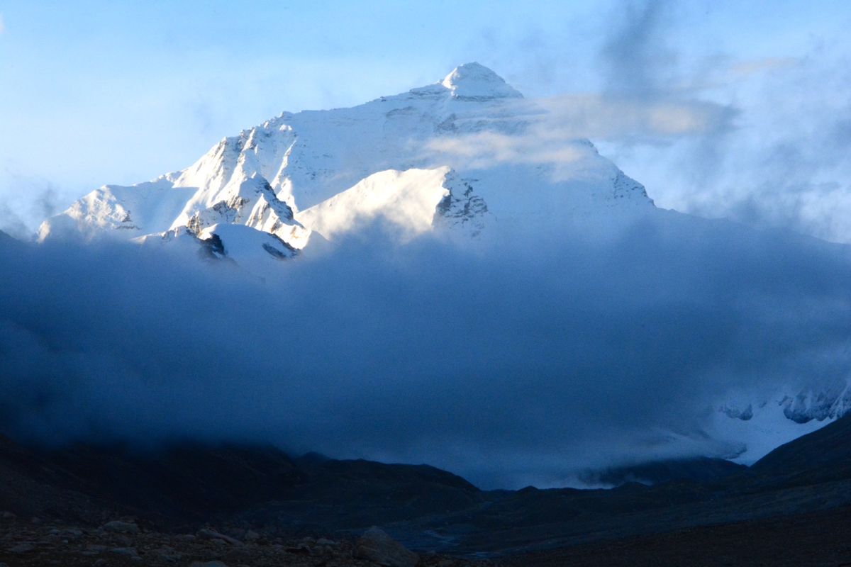天気が良いシーズンではなかったので、ほとんど諦めていたエベレスト。
高山病...
