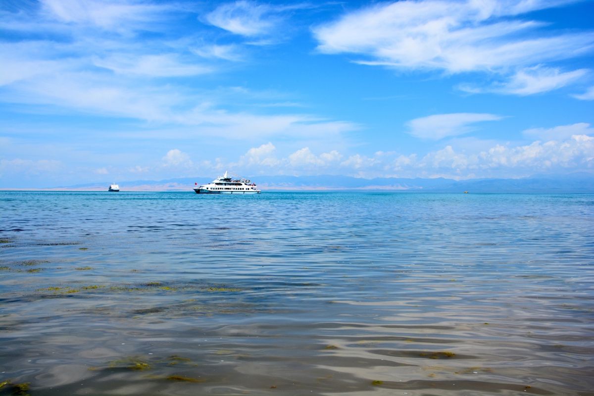 住んでいた北京から空路で青海省の西寧へ。ラサに向かう青蔵鉄道の発車までの半...