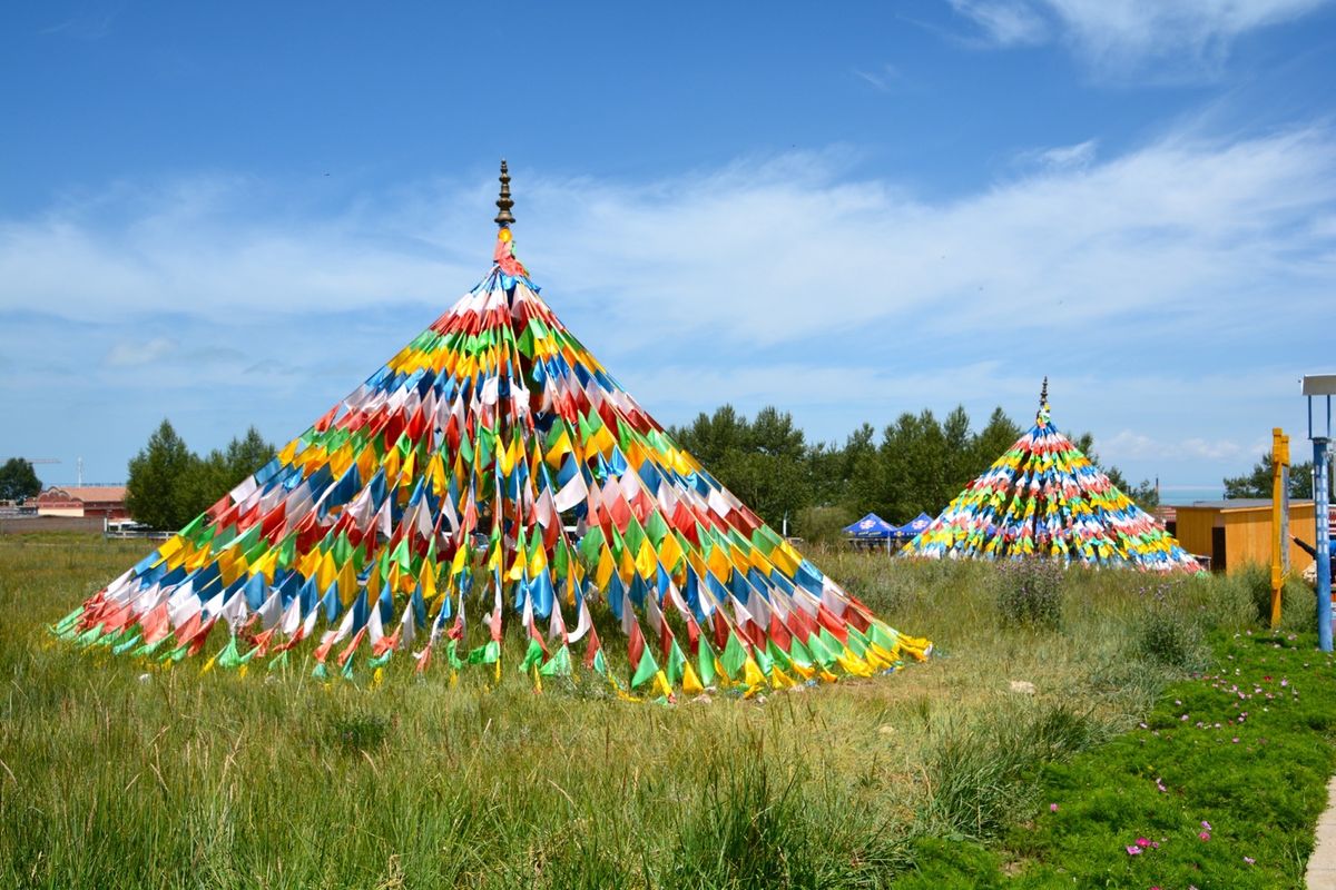 住んでいた北京から空路で青海省の西寧へ。ラサに向かう青蔵鉄道の発車までの半...