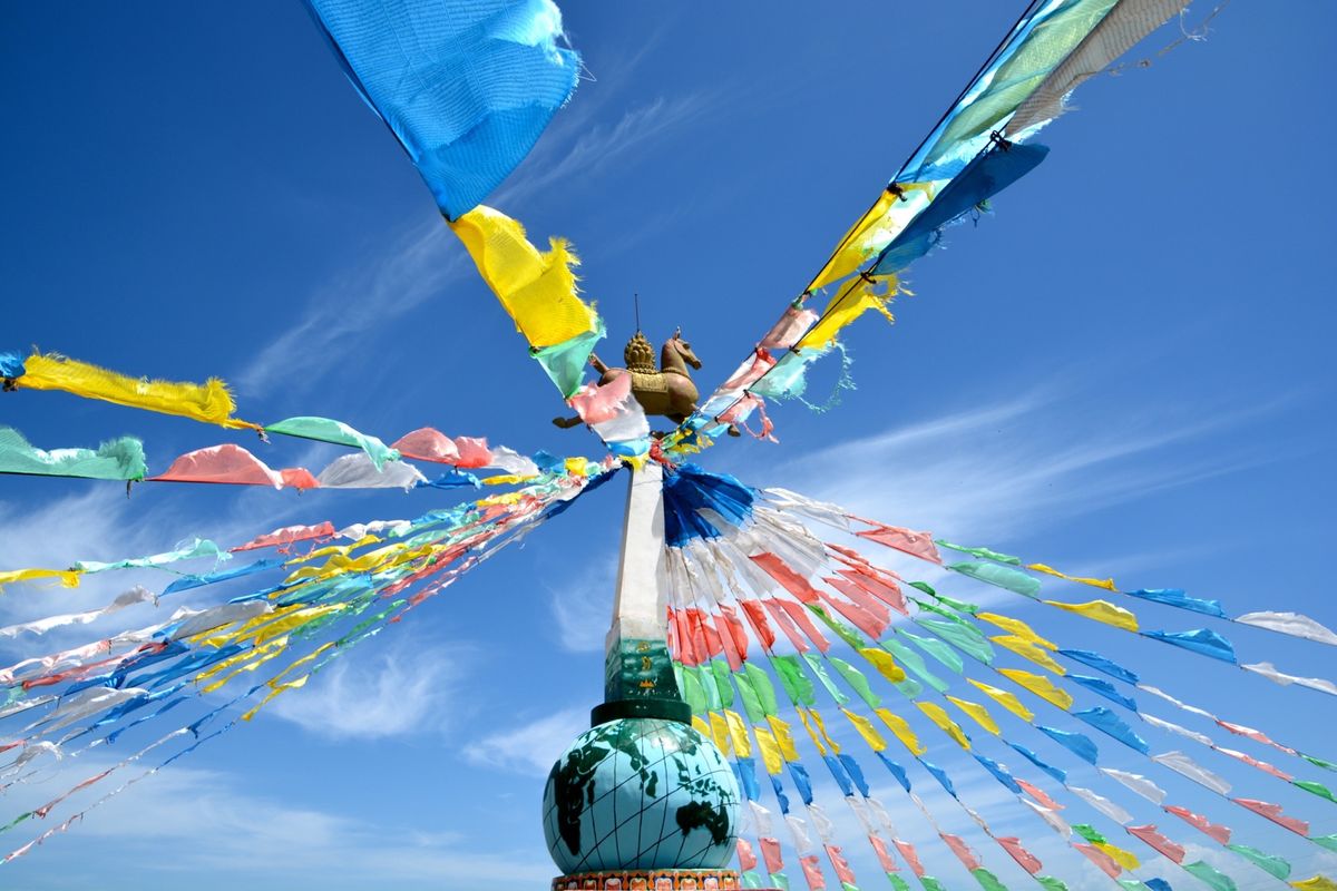 住んでいた北京から空路で青海省の西寧へ。ラサに向かう青蔵鉄道の発車までの半...