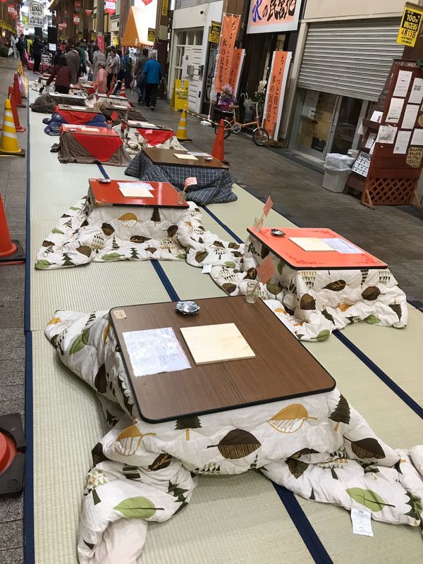 日本・高知「おきゃく」の写真：高知ではおきゃくと言う習慣があって、商店...