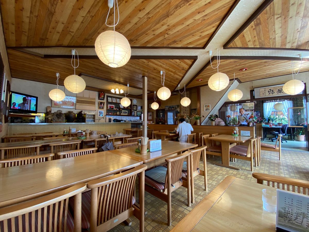 カツ丼を食べる

禄剛崎灯台の近くにある、ドライブイン狼煙
おばあちゃんが...