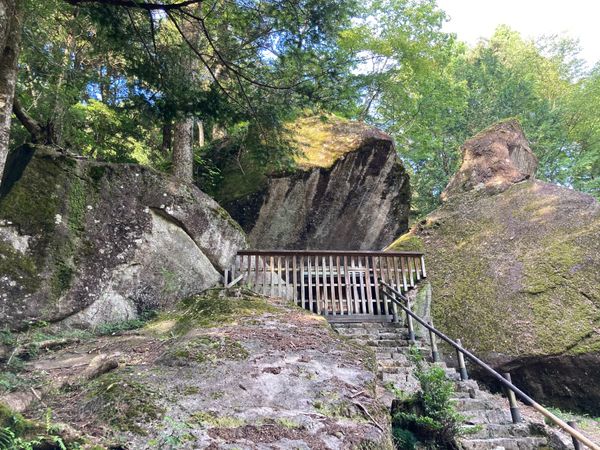 「飛騨金山　筋骨めぐり　岩屋岩蔭遺跡巨石群」の写真