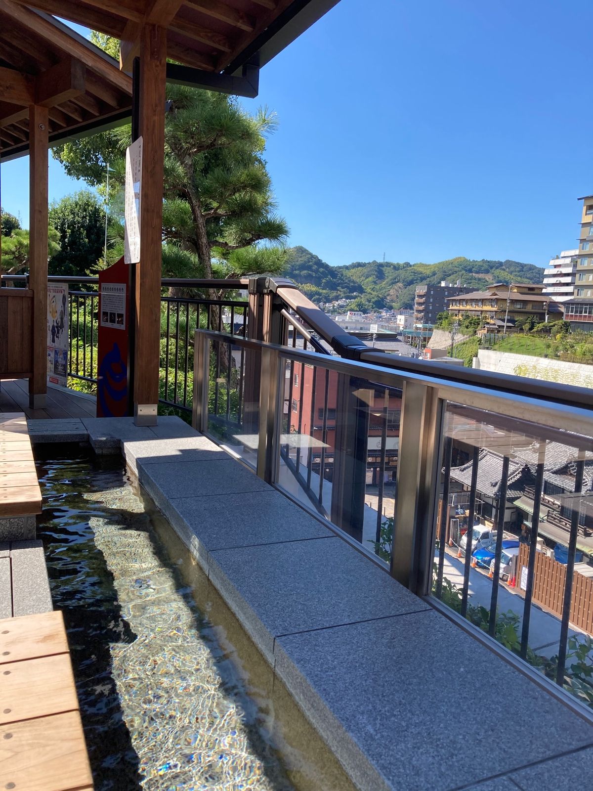 道後温泉。足湯よかった