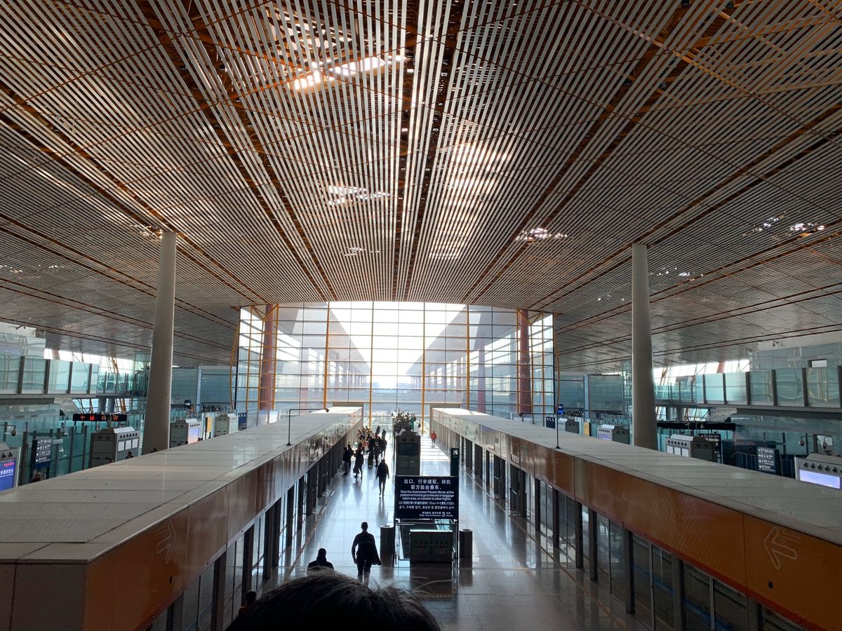 中部国際発北京経由ミラノ行き。
北京でトランジットの時間潰しに天安門広場へ...