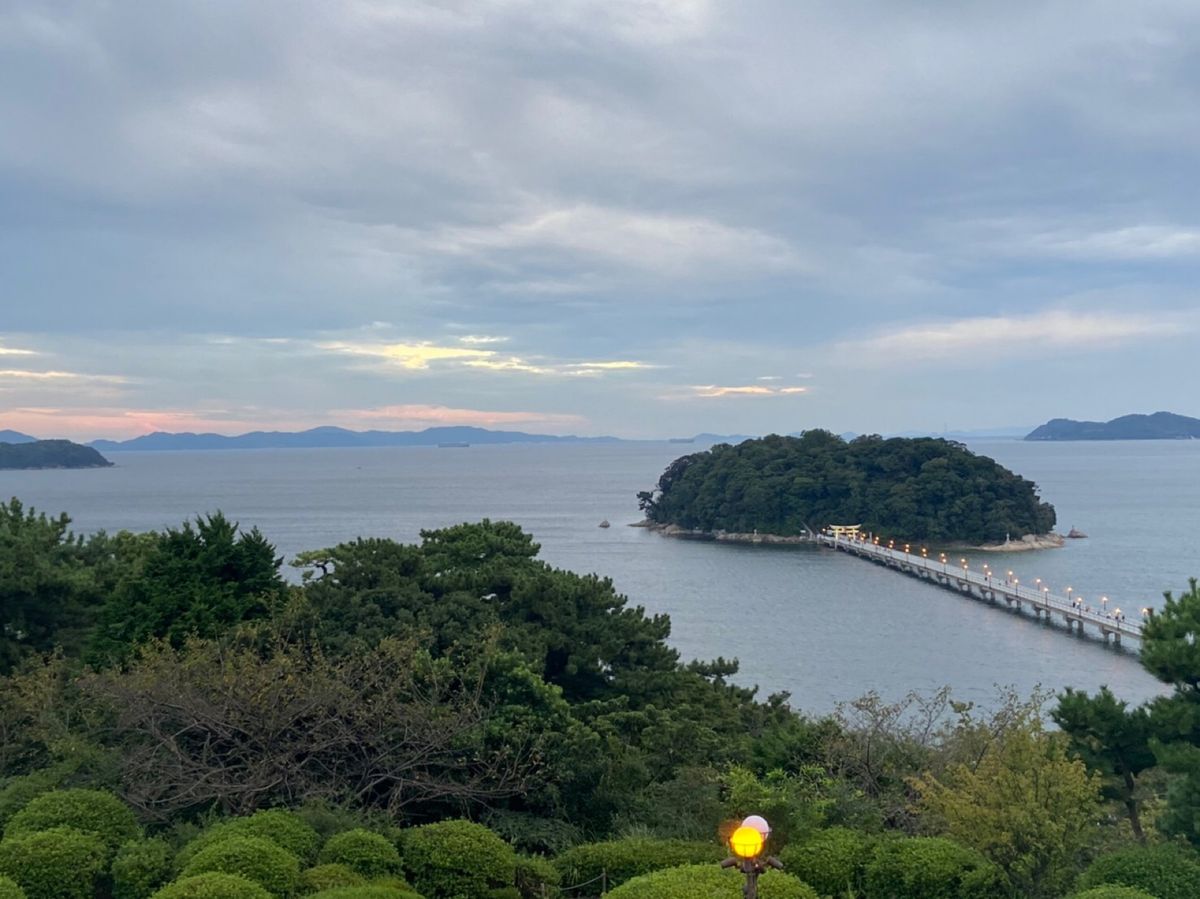 蒲郡クラシックホテルから竹島が見えました。
竹島散策して小さくても魅力溢れ...