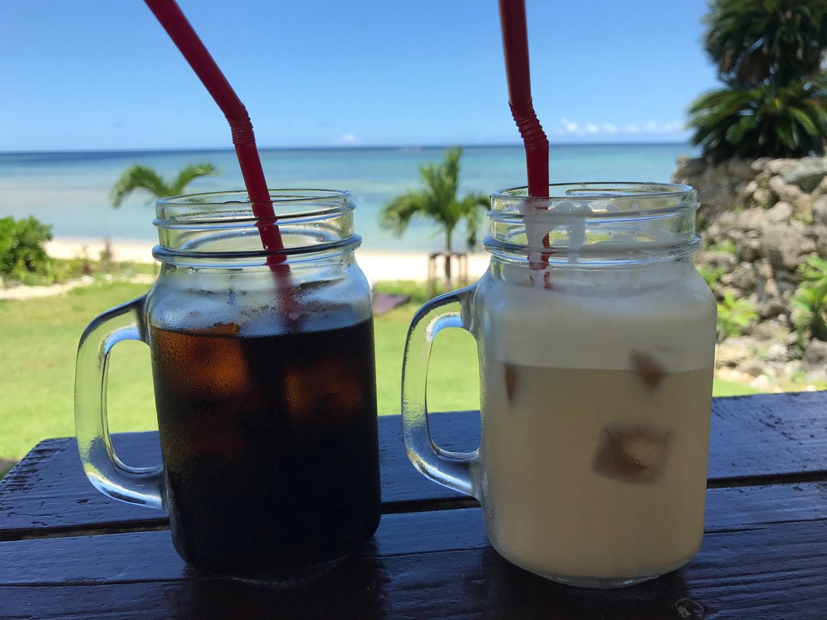 ランチの後は、サビチ鍾乳洞へ向かいます。
近くのビラ兼カフェでしばしの休息...