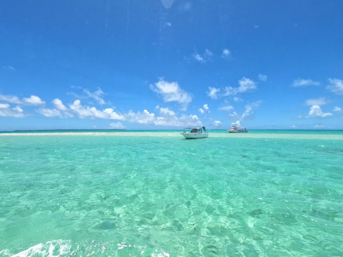 シュノーケリングからの〜
干潮のときに現れる幻の島と呼ばれる浜島へ。
三日...