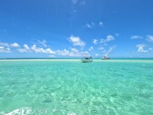 シュノーケリングからの〜
干潮のときに現れる幻の島と呼ばれる浜島へ。
三日...