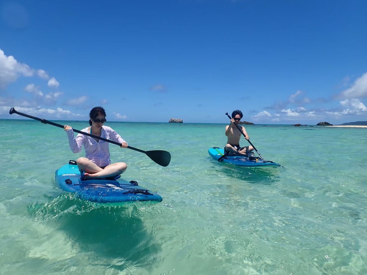 3日目はシュノーケリングに参加。
空から射し込む太陽の光も綺麗に見えます。...