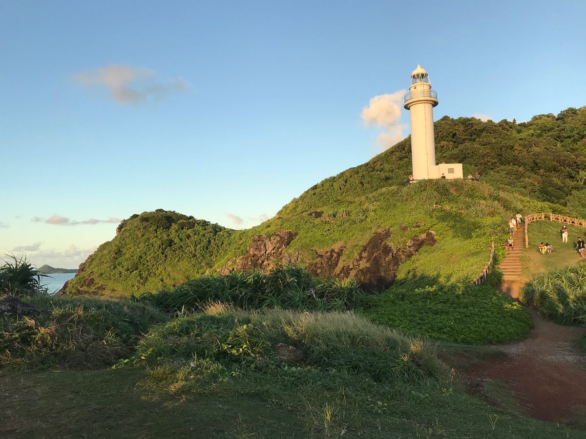 竹富島から石垣島に戻り、御神崎灯台からのサンセット。

晩ご飯は海鮮がおい...
