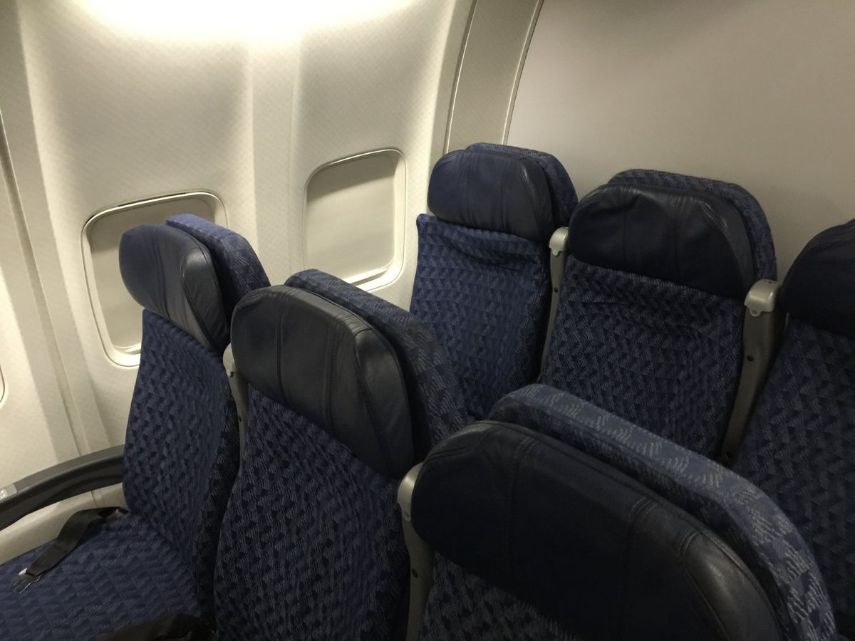 AA272 SFO-MIA N826NN Boeing737-823