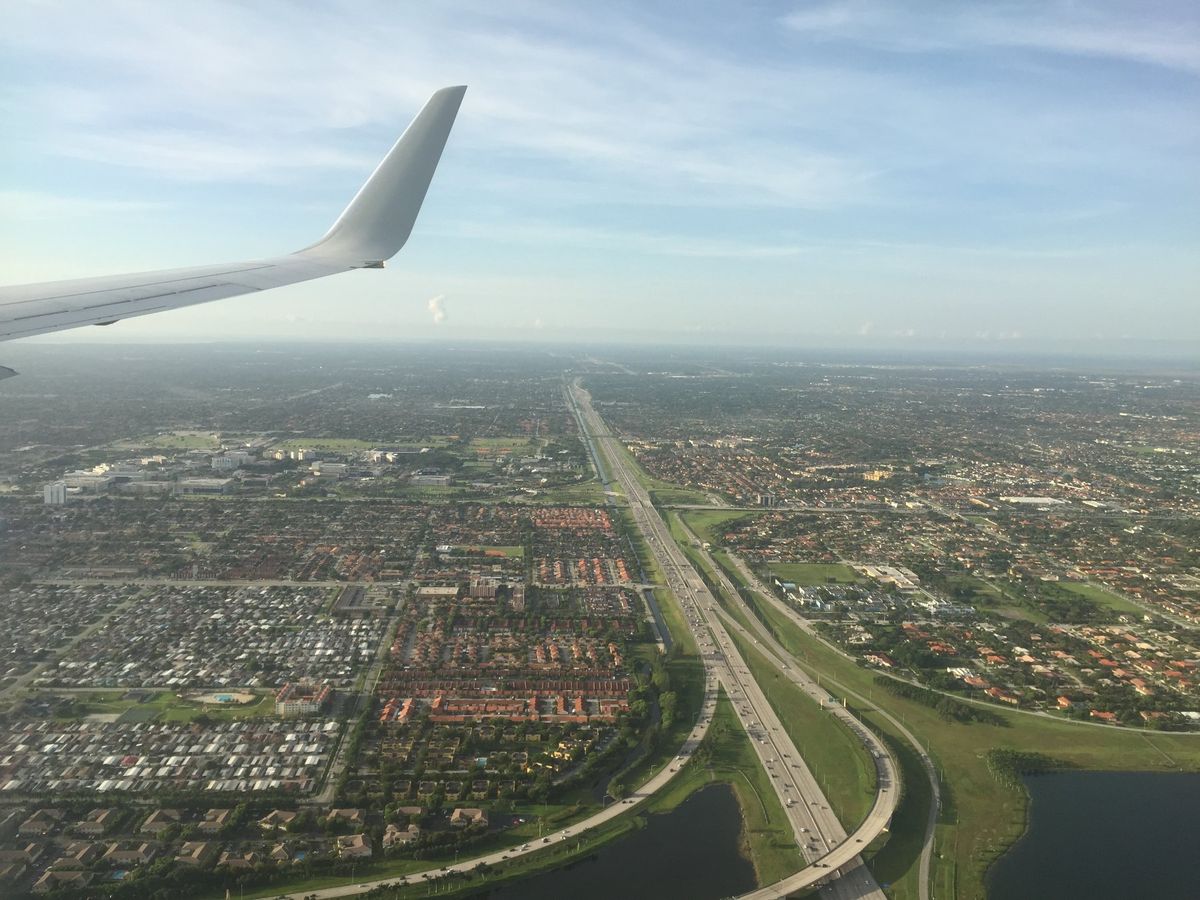 AA272 SFO-MIA N826NN Boeing737-823