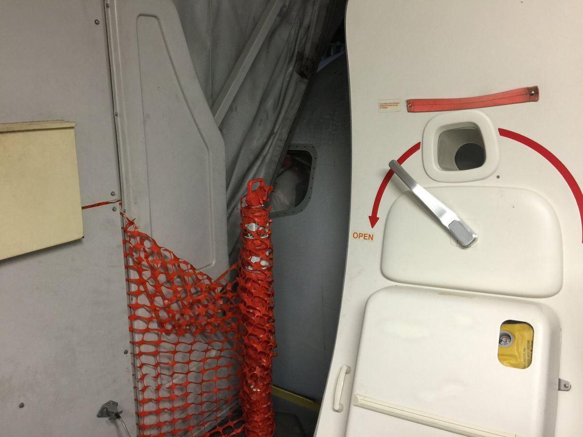 AA272 SFO-MIA N826NN Boeing737-823