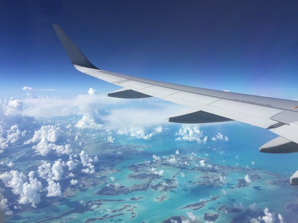 サンマルタン (オランダ領)・セントマーチン　マホビーチ　Sonestaoceanpointresort「2nd 新婚旅行でセントマーチン島」の写真：ドミニカ～キューバ～バハマ上空
AA13...