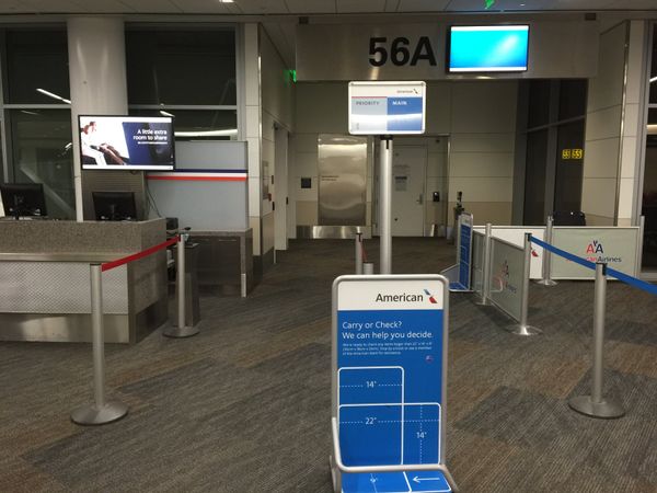 サンマルタン (オランダ領)・セントマーチン　マホビーチ　Sonestaoceanpointresort「2nd 新婚旅行でセントマーチン島」の写真：AA272 SFO-MIA N826NN...