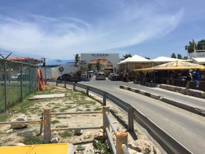 Maho　Beach