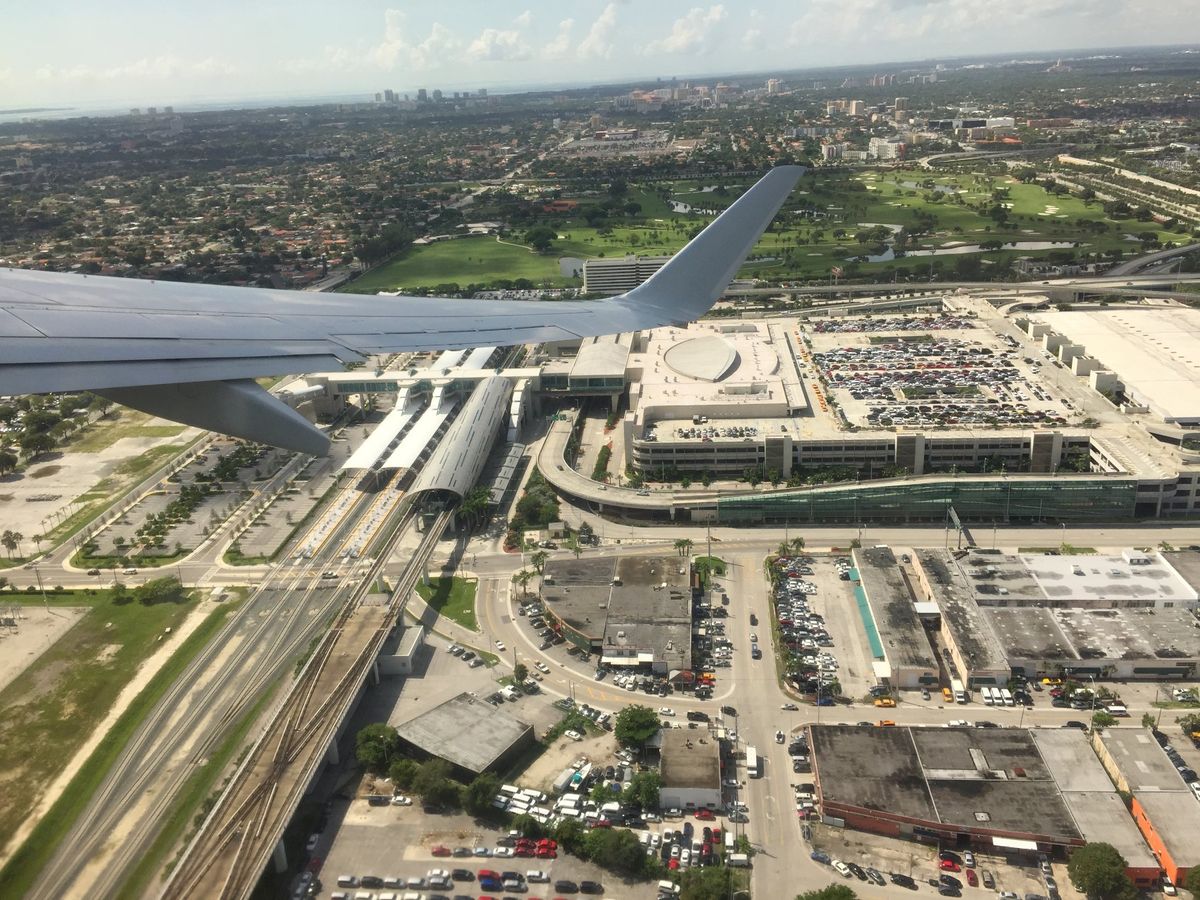 AA2219 MIA-SXM N822NN Boeing737-823