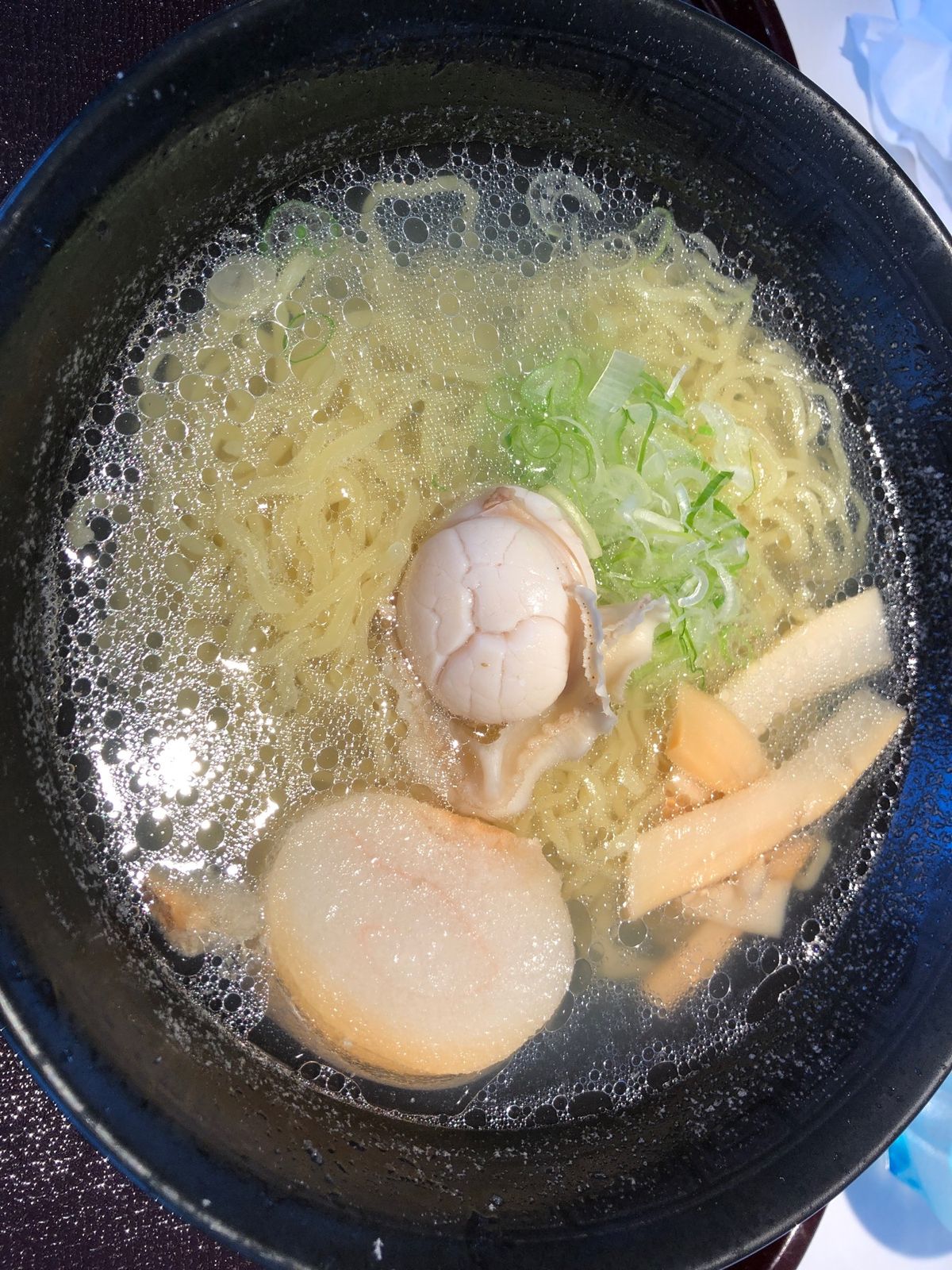 礼文島で食べた食べ物たち。肉厚ホタテ、ほっけやイクラなど。