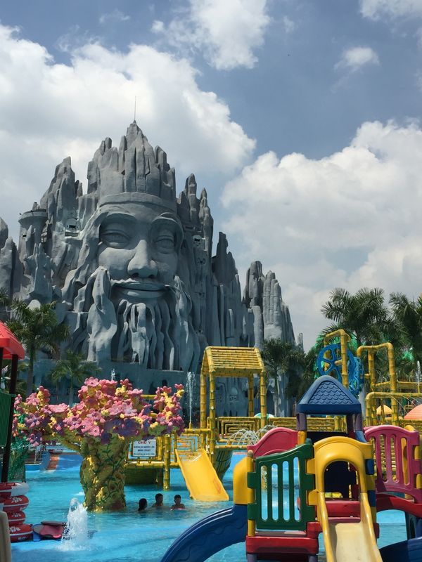 ベトナム・ホーチミン「ホーチミン」の写真：スイティエンパークとタンディン協会とサイ...