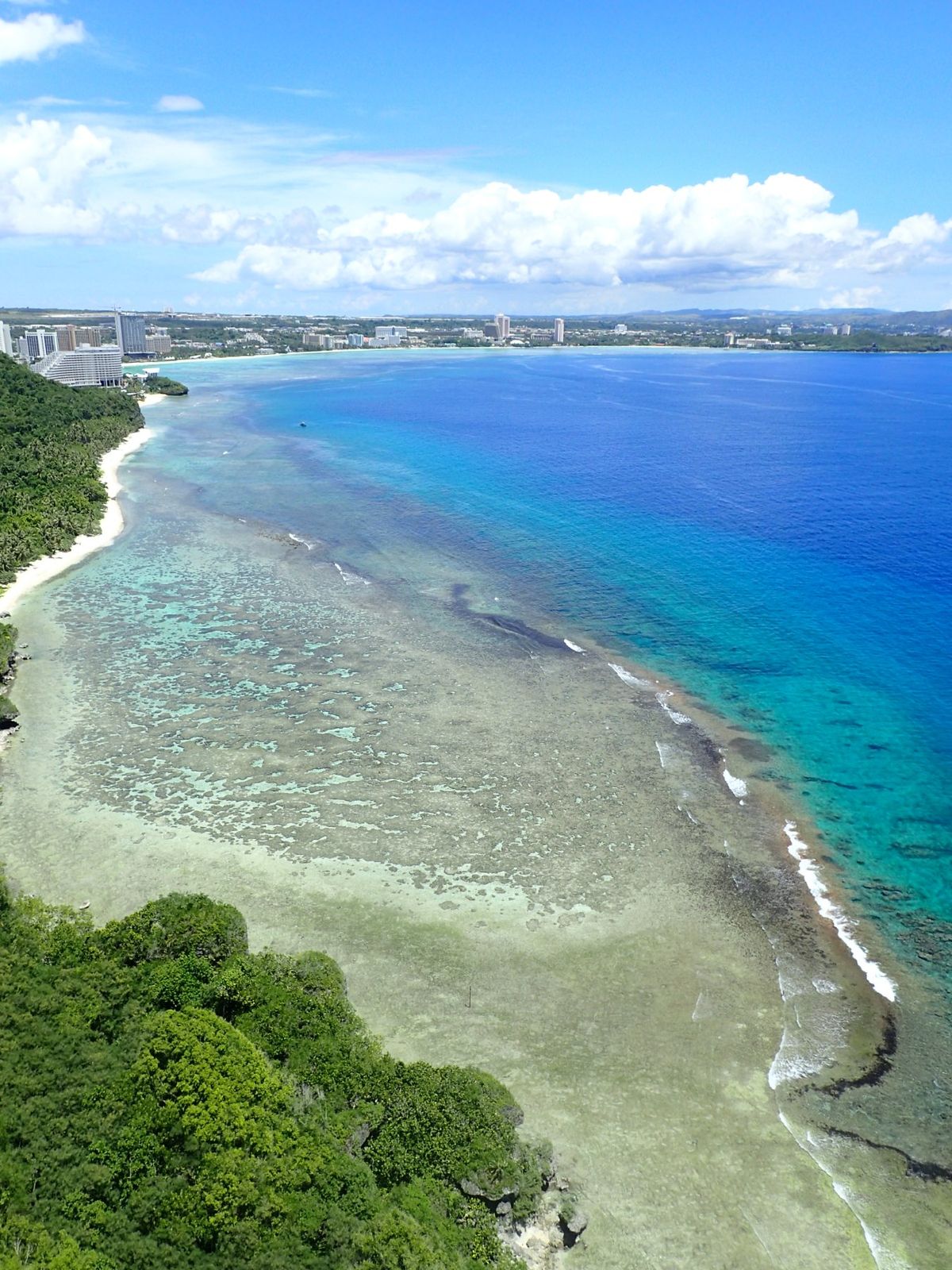 最終日は島内観光ツアーに参加しました。