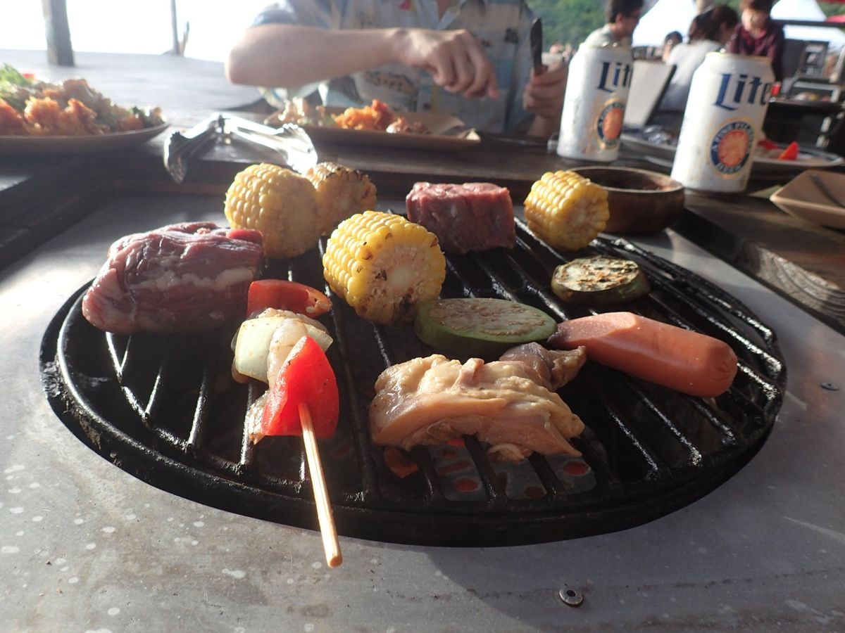 1日目はザ・ビーチ BBQディナーショーに参加！
ショー見ながらBBQを堪...