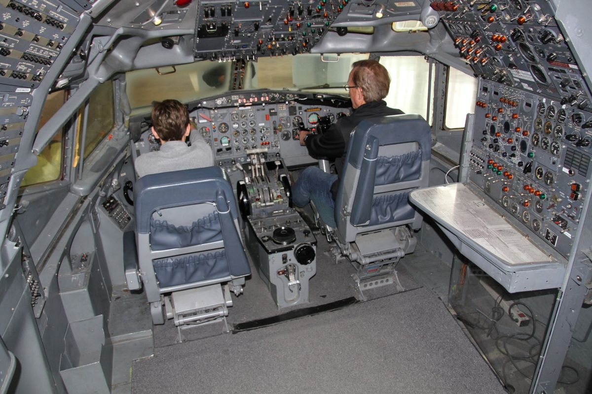 ボーイングのエバレット工場見学ツアーに参加！
規模がデカすぎてすごかった。...