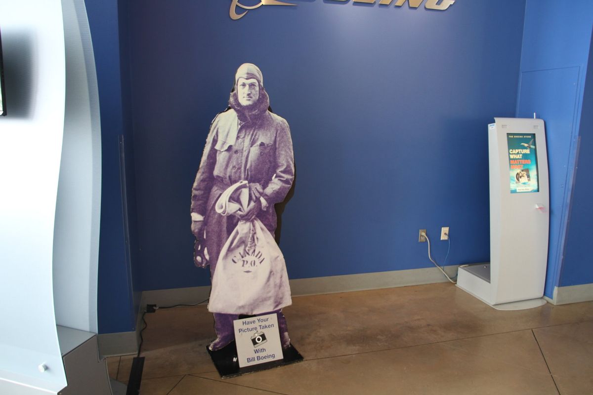 ボーイングのエバレット工場見学ツアーに参加！
規模がデカすぎてすごかった。...