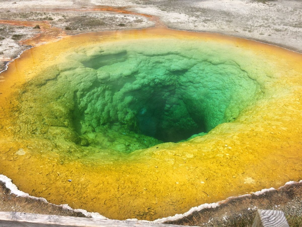 モーニンググローリープール、サファイアプール、グランドプラズマティックスプ...