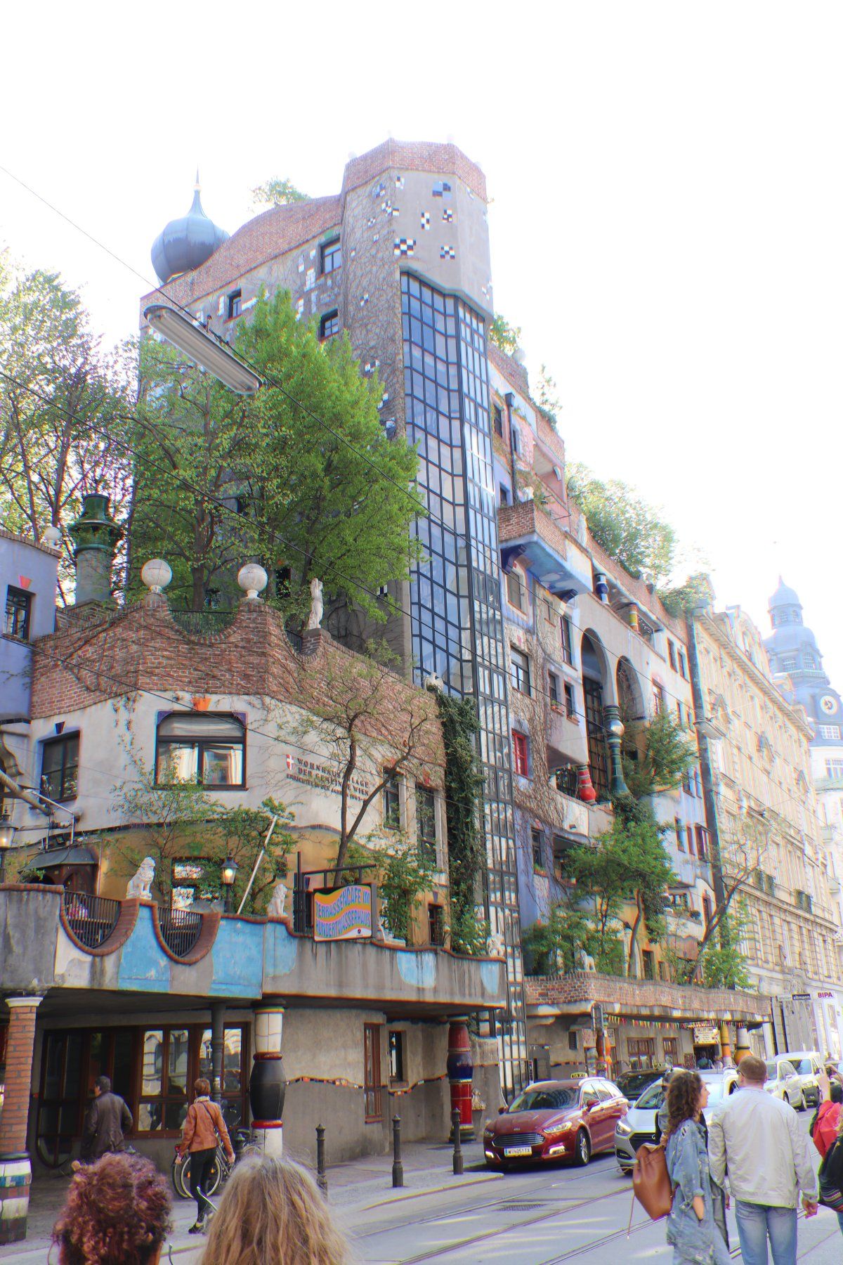 フンデルトヴァッサーハウス！