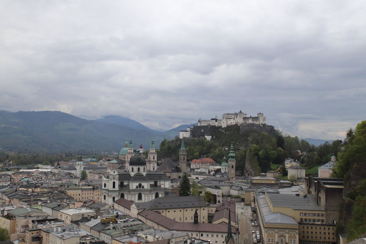 ホーエンザルツブルク城！
徒歩で登りました。