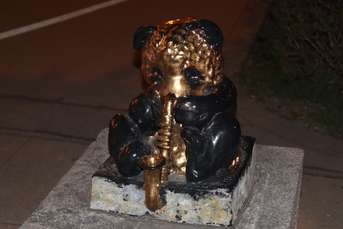 ヴァイオリンを弾くストリートパフォーマー。
旅行の締めは、ウィーン楽友協会...