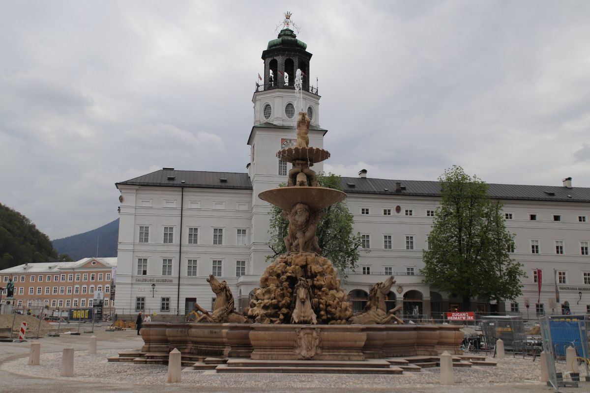 ザルツブルクをぶらぶら。
クラリネットとアコーディオンのパフォーマーがめっ...