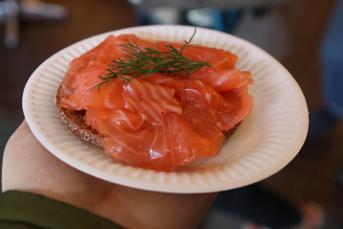 オールドマーケットで昼食。サーモンサンド！